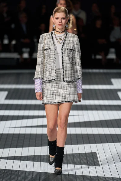 Look 24